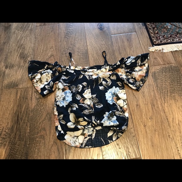 Cute floral cold shoulder cropped cotton blouse - Picture 5 of 9